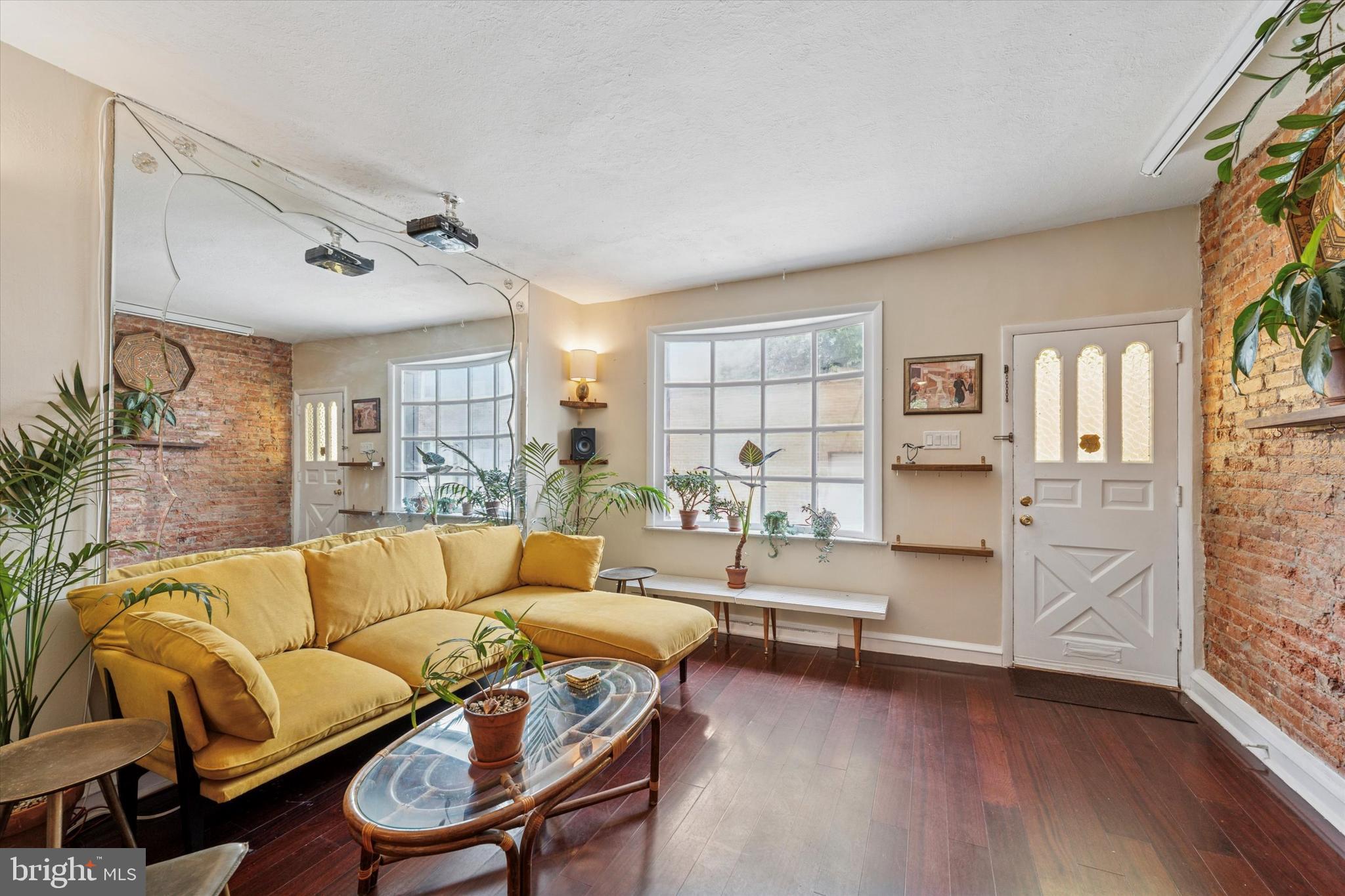 1542 EMILY STREET
