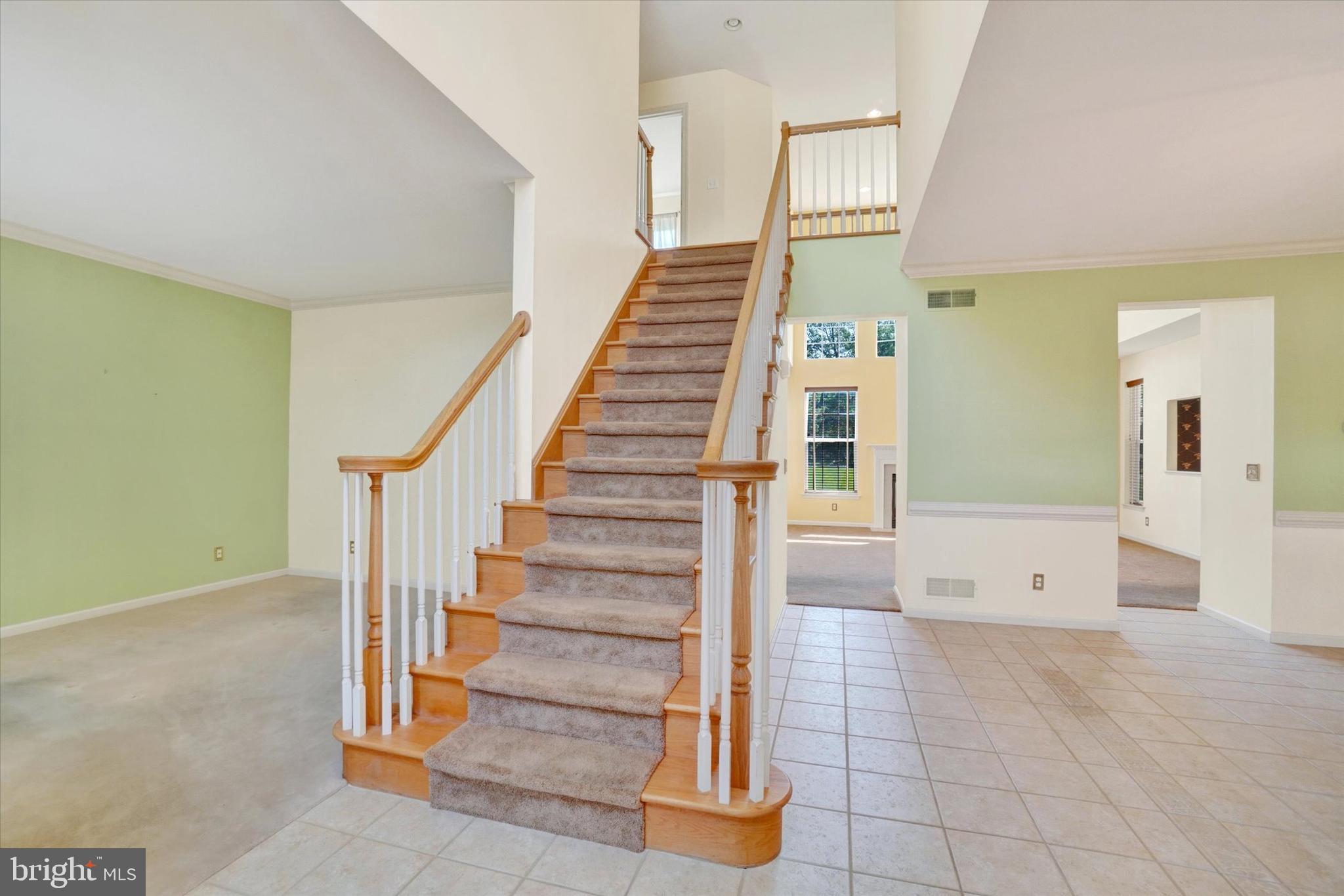 1215 OAKWOOD LANE