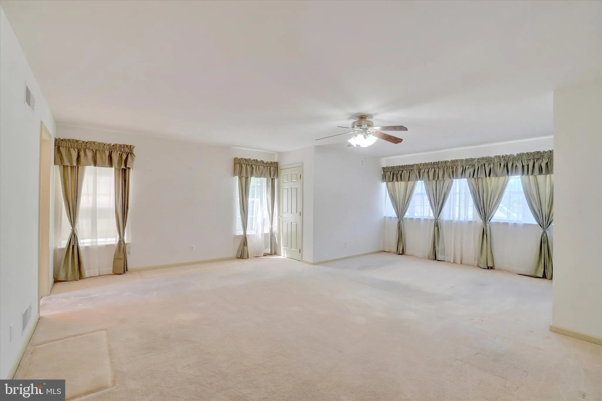 York, Pennsylvania 17403, United States, 4 Bedrooms Bedrooms, ,4 BathroomsBathrooms,Residential,Active,145122