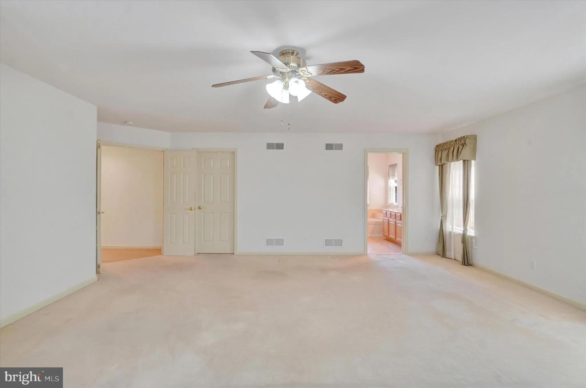 York, Pennsylvania 17403, United States, 4 Bedrooms Bedrooms, ,4 BathroomsBathrooms,Residential,Active,145122