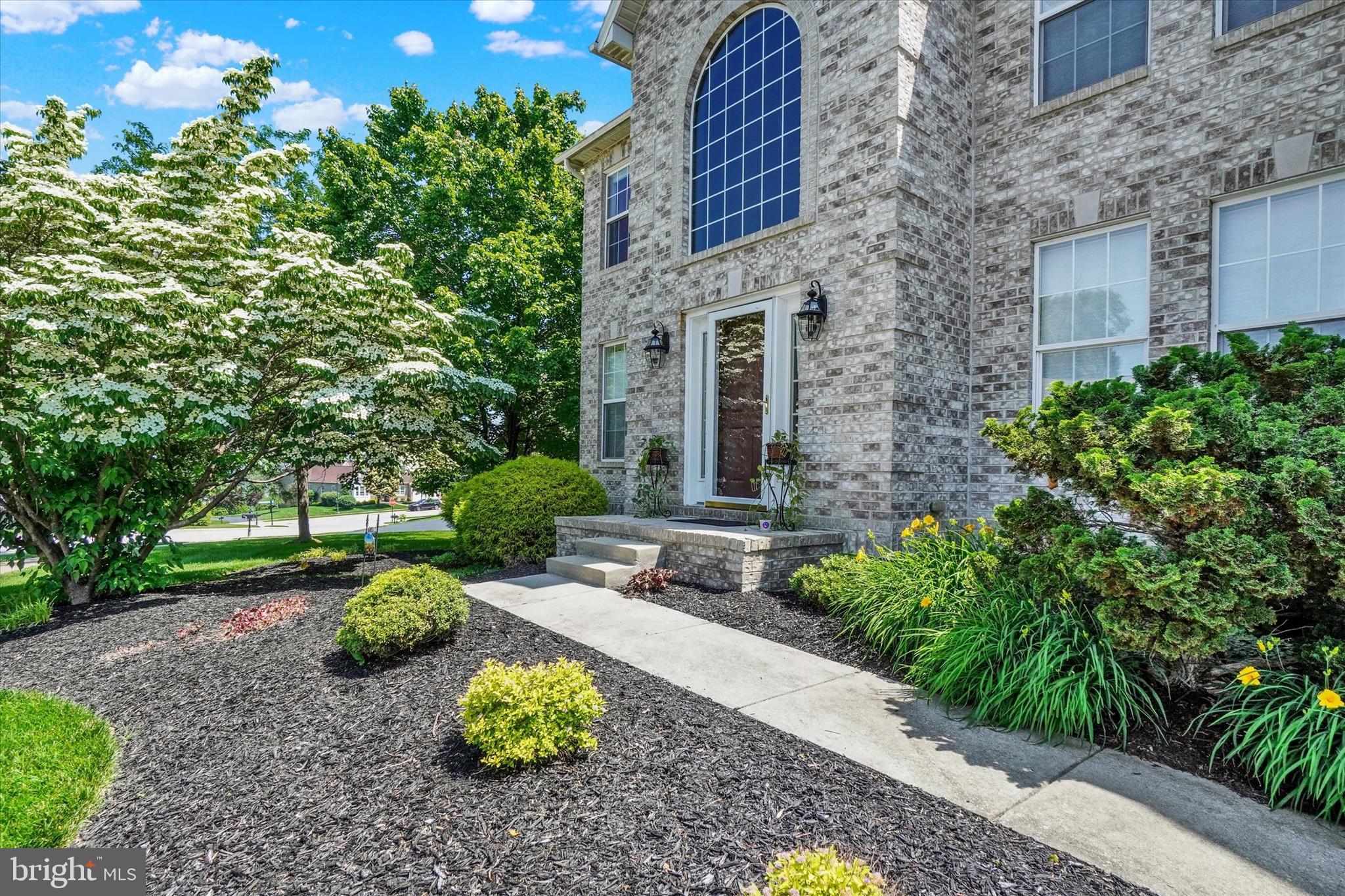 1215 OAKWOOD LANE
