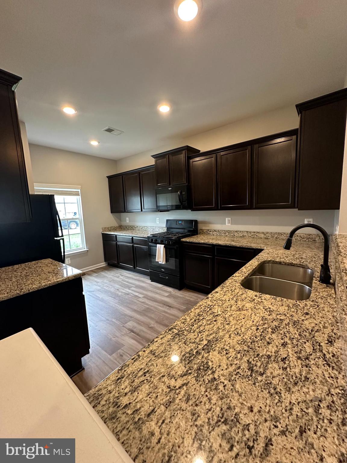 MCGINNIS POINT - Residential Lease