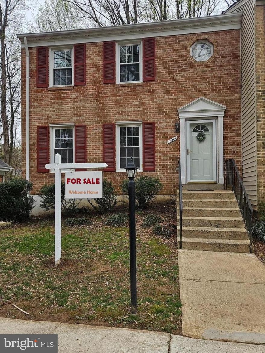 End unit townhome on cul-de-sac .  3BR, 3.5BA,  Gourmet kitchen with granite, with entertainment space hardwood floors,  lots of extra built-in shelving, storage, walk-out basement with rec room w fireplace.  wonderful deck backing to woods. Close to Vienna Metro, Mosaic Elementary and Oakton High School! Easy access to Route 66, Arlington Blvd, Lee Highway, and lots shopping centers!