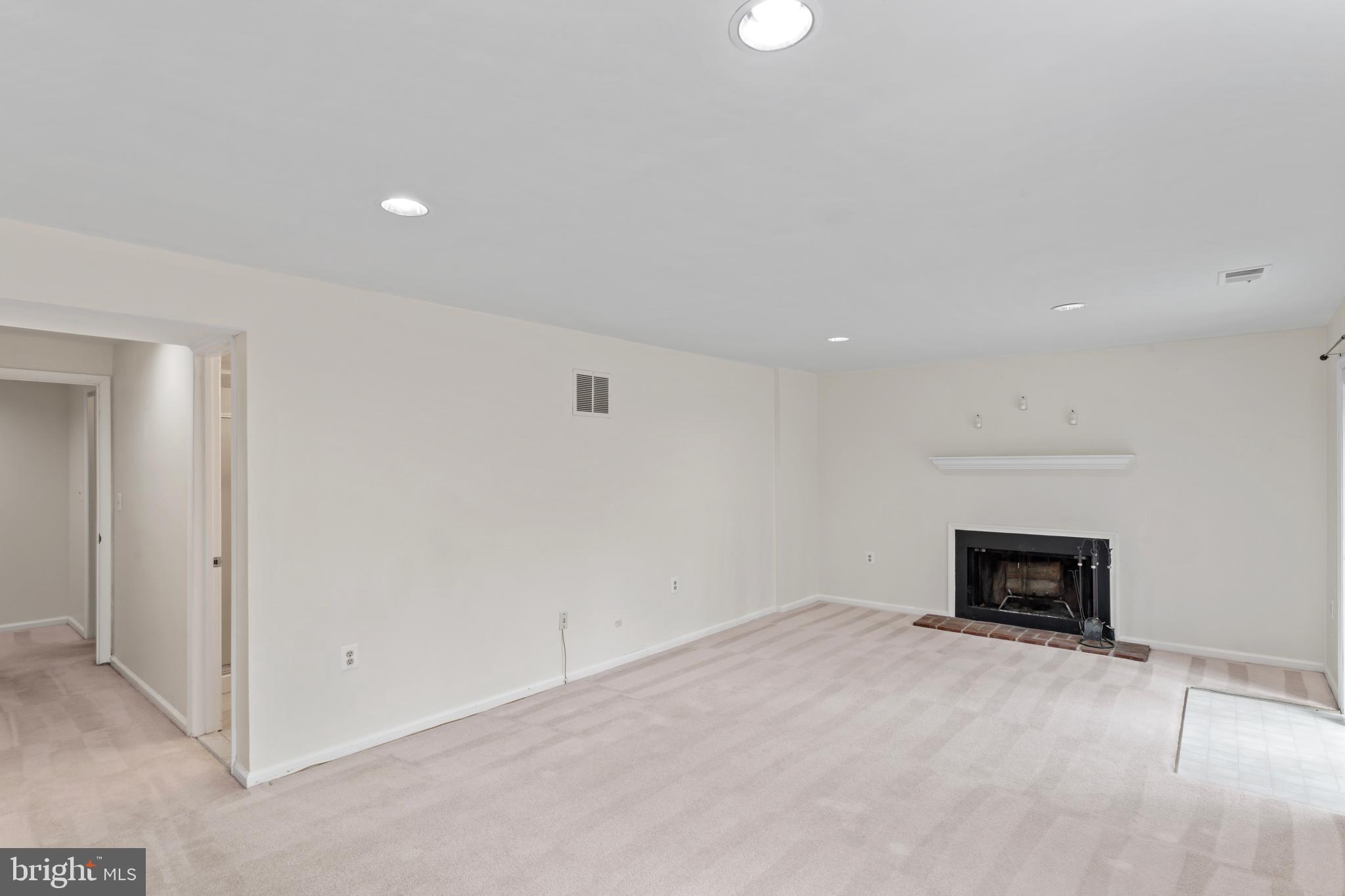 VILLA D ESTE VILLAGE - Residential