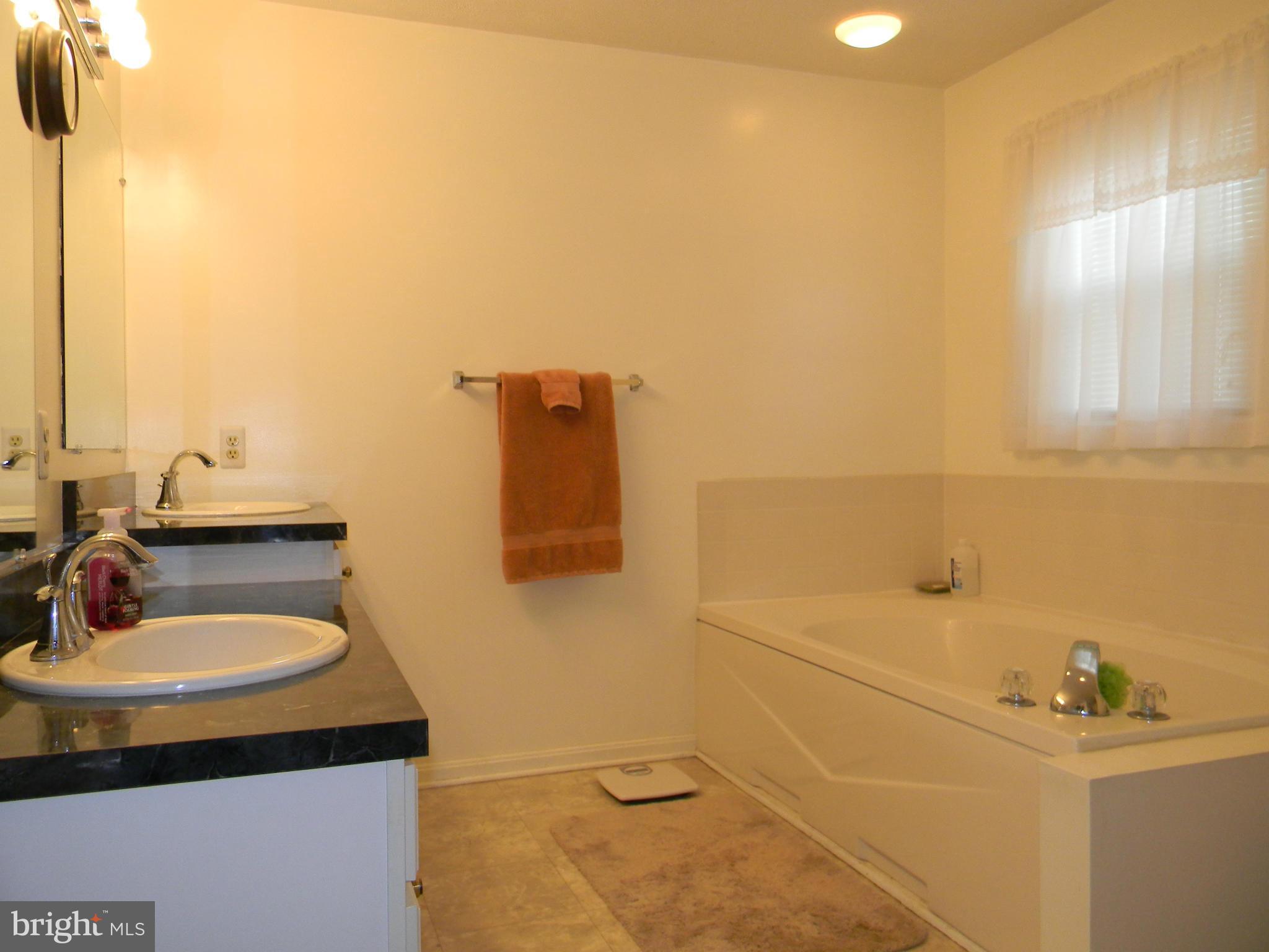 MAXA WOODS - Residential