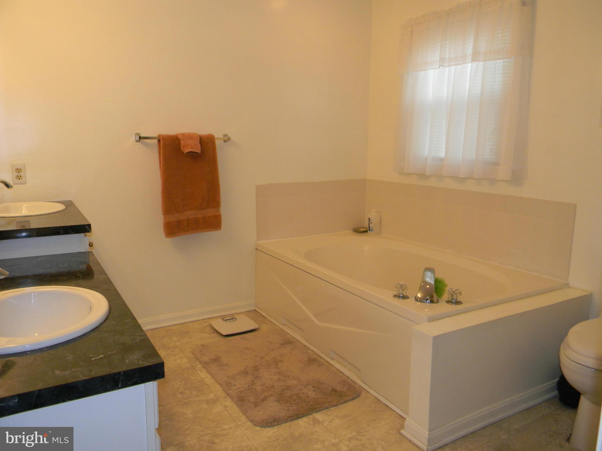 MAXA WOODS - Residential