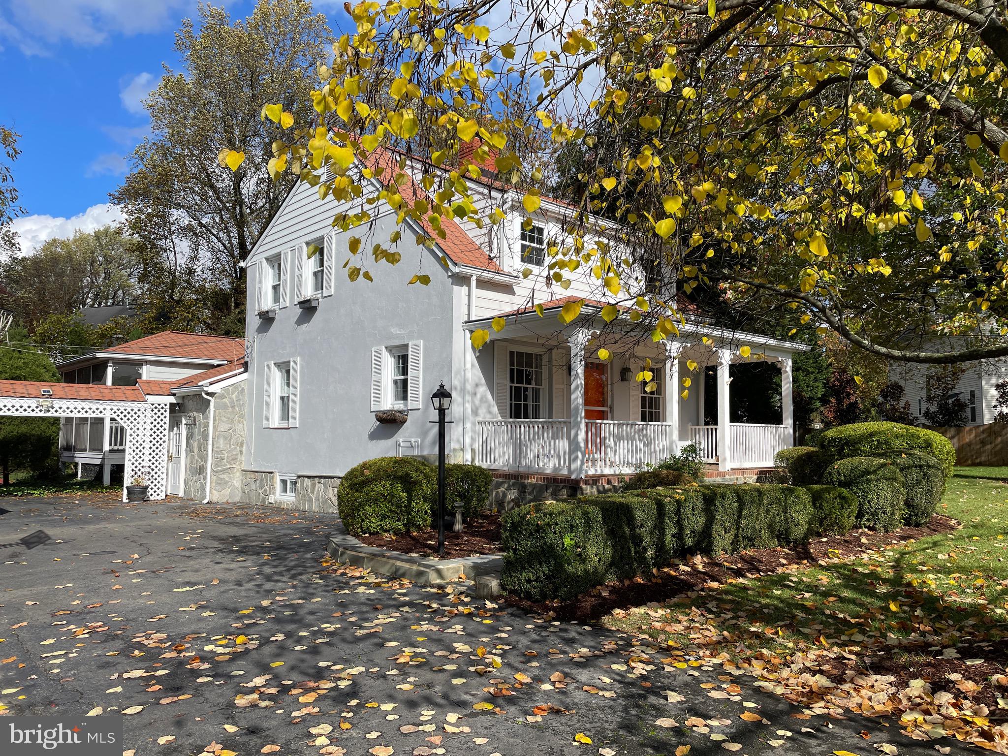 GRAYS OAKTON - Residential Lease