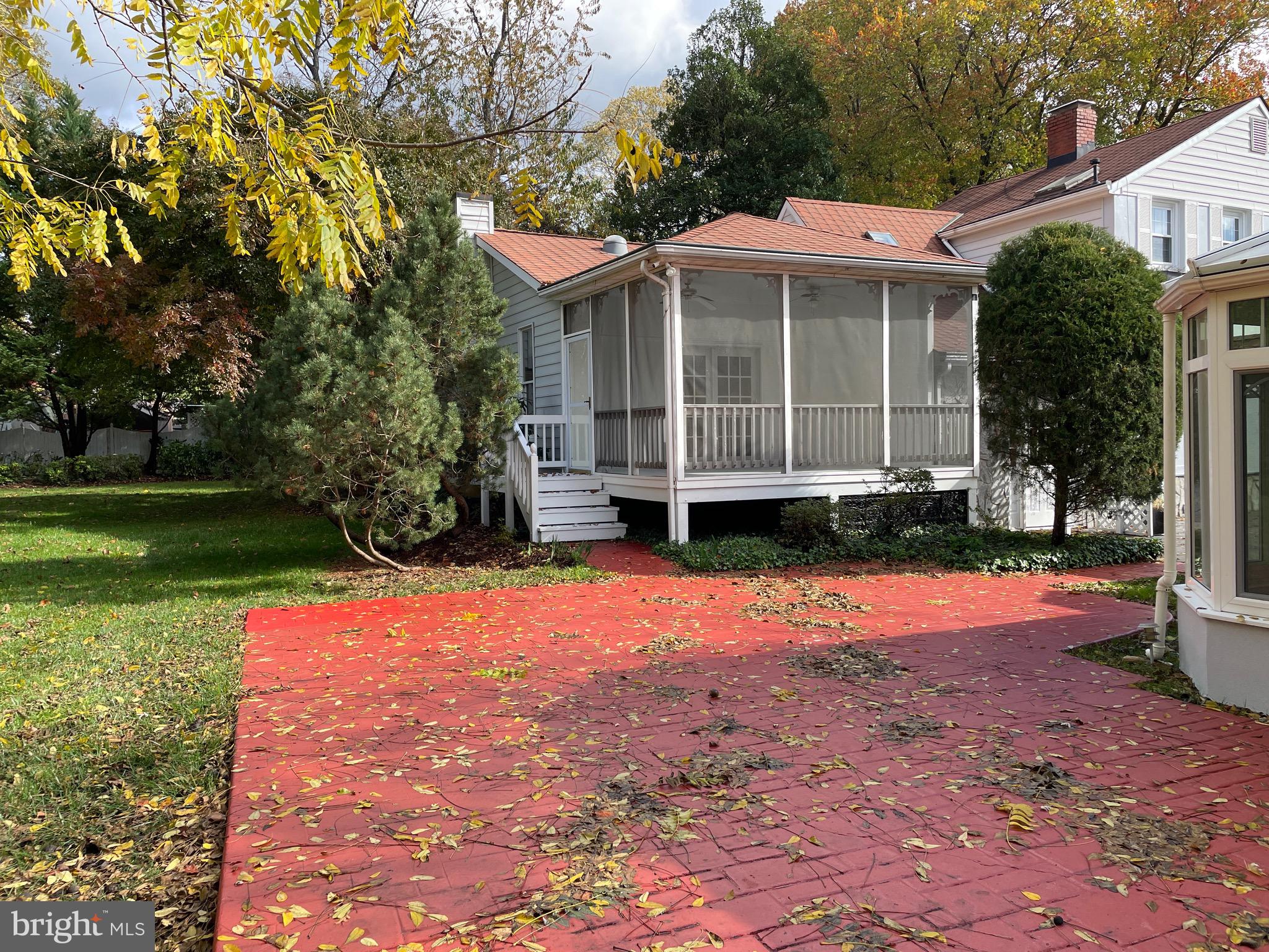 GRAYS OAKTON - Residential Lease