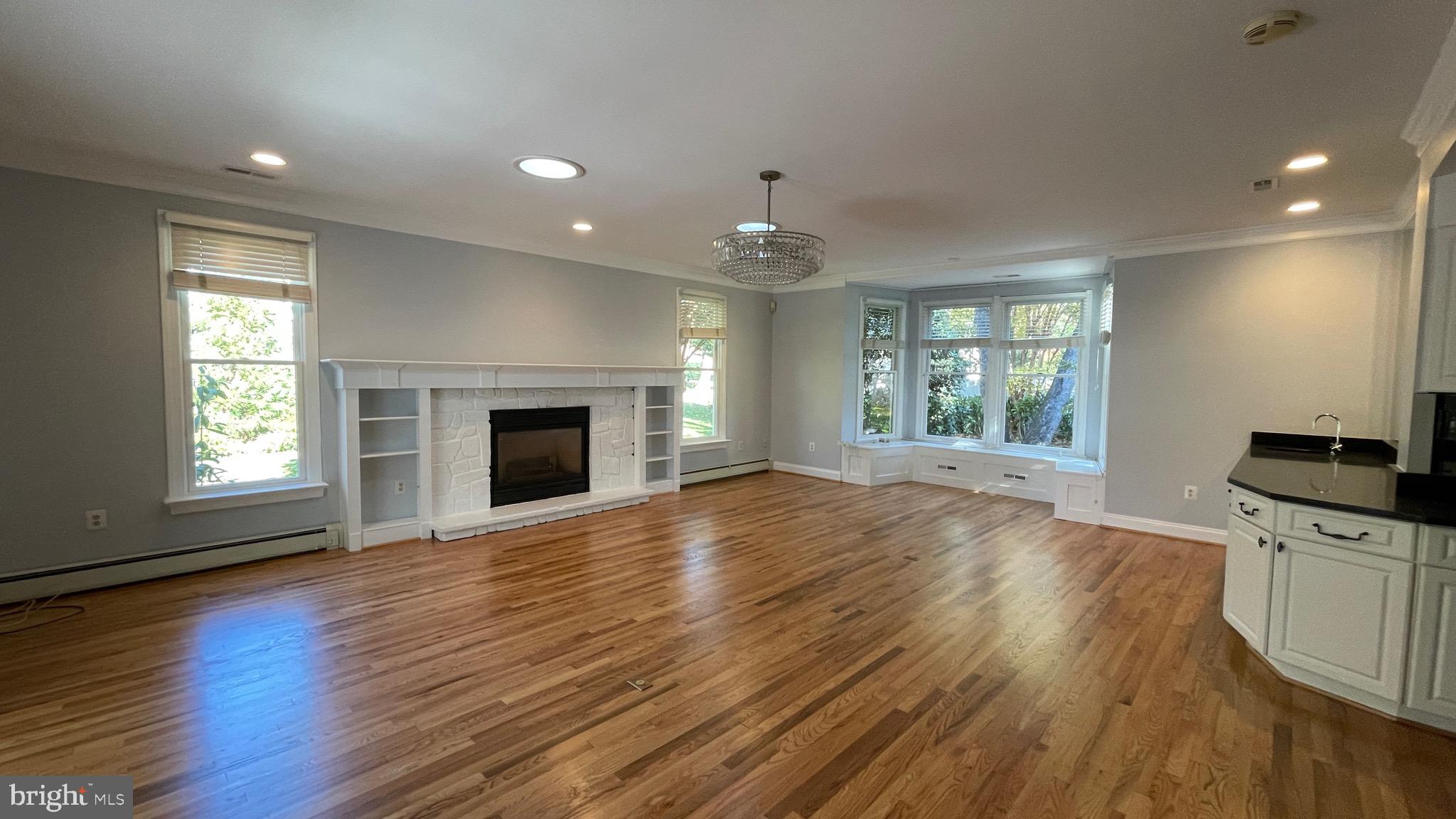 GRAYS OAKTON - Residential Lease