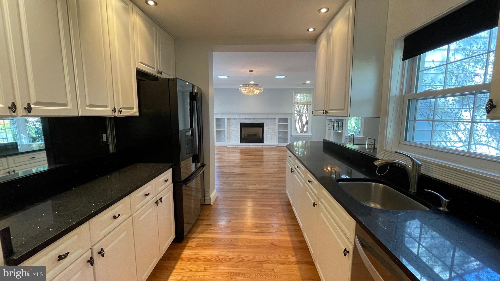 GRAYS OAKTON - Residential Lease