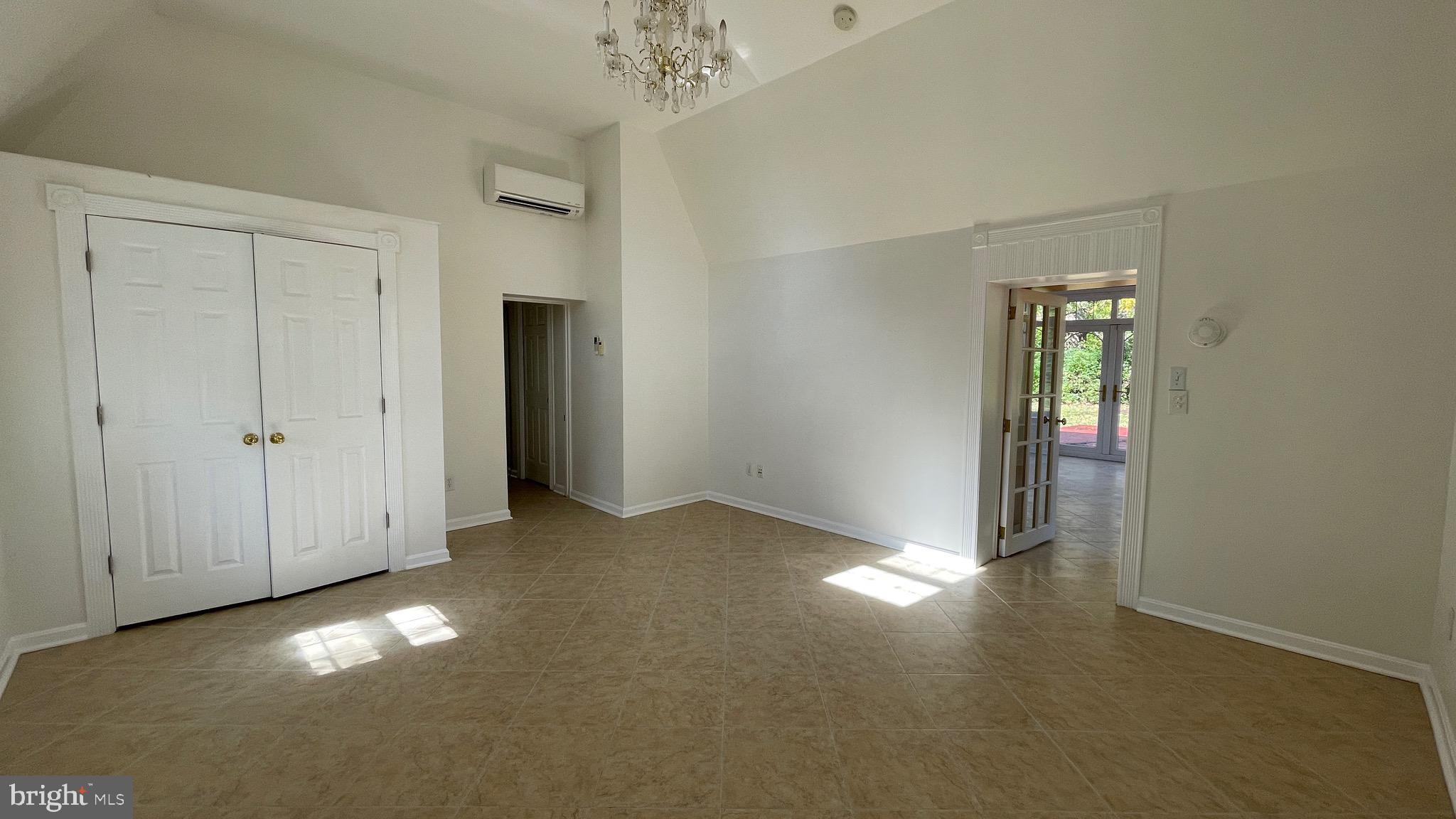 GRAYS OAKTON - Residential Lease