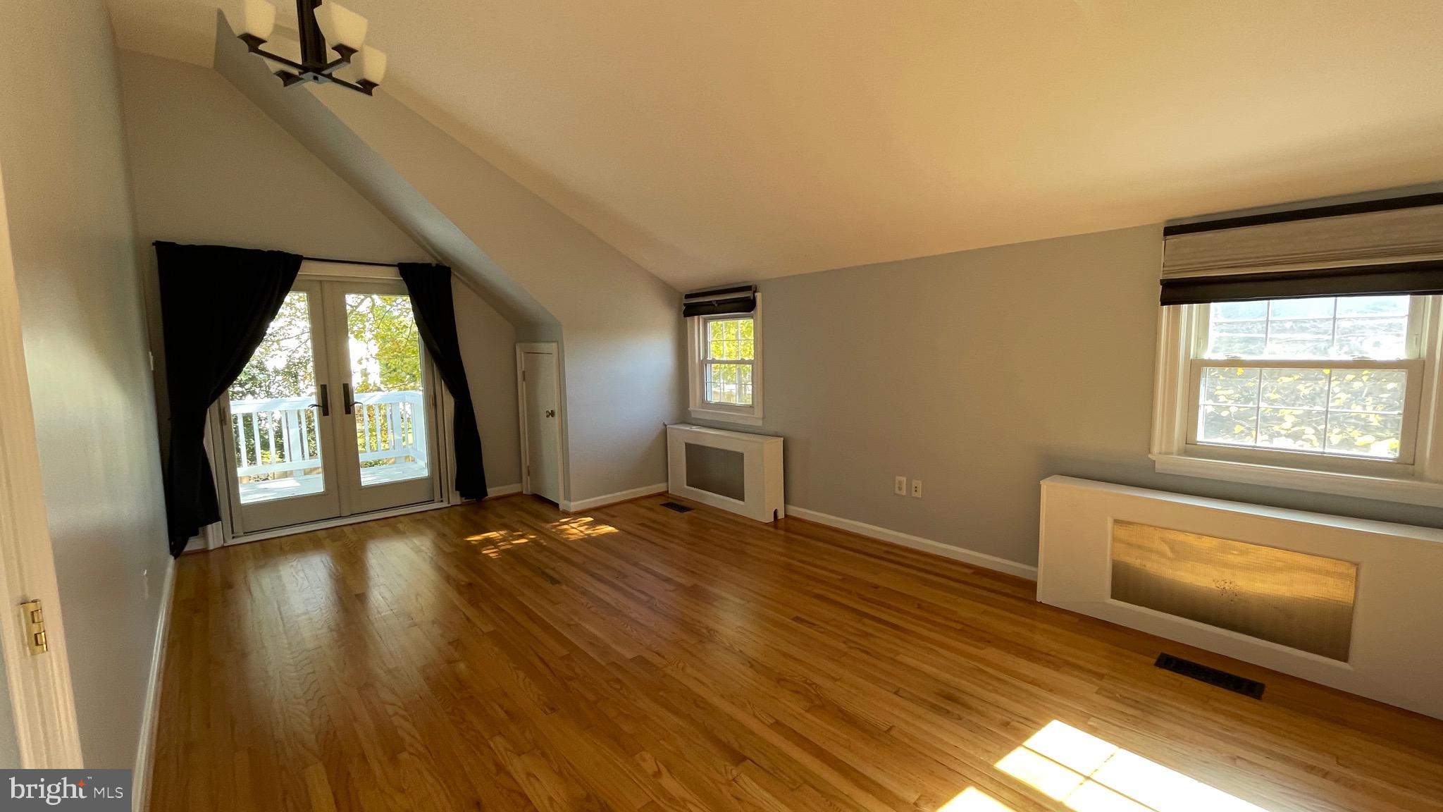 GRAYS OAKTON - Residential Lease