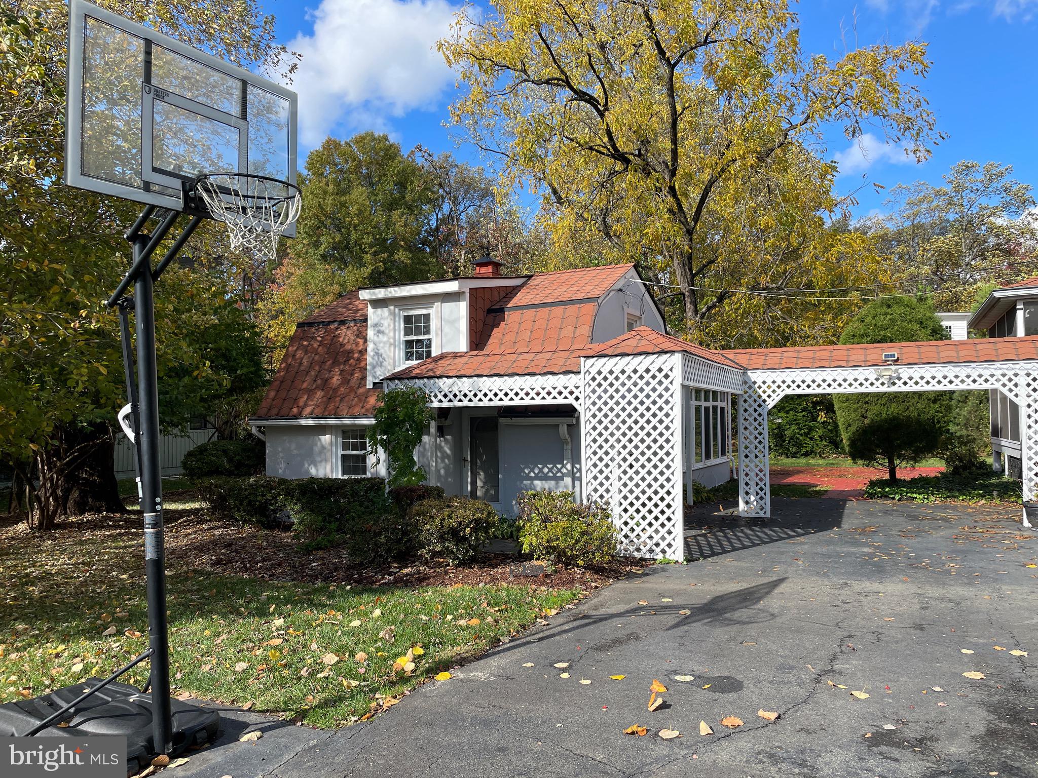 GRAYS OAKTON - Residential Lease