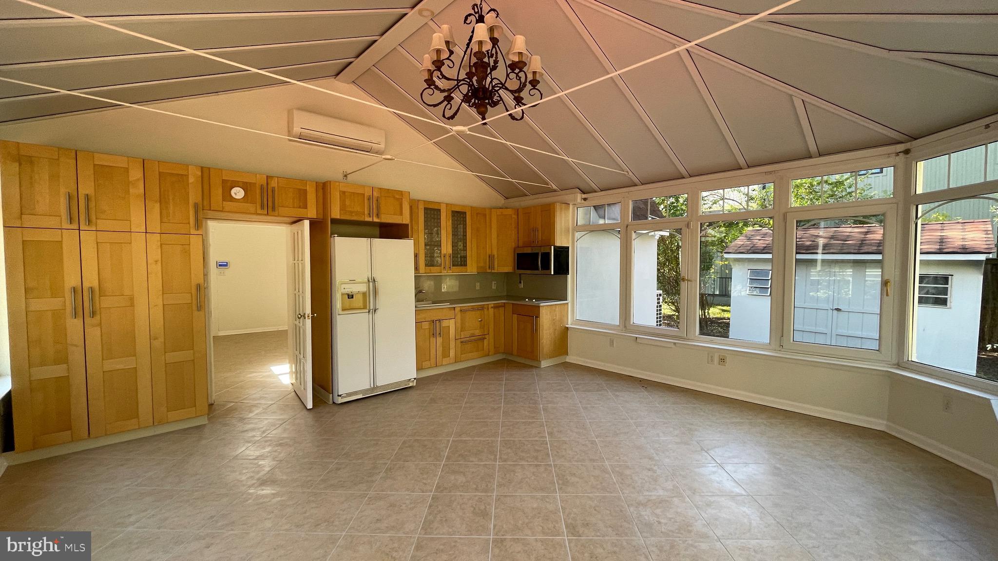 GRAYS OAKTON - Residential Lease