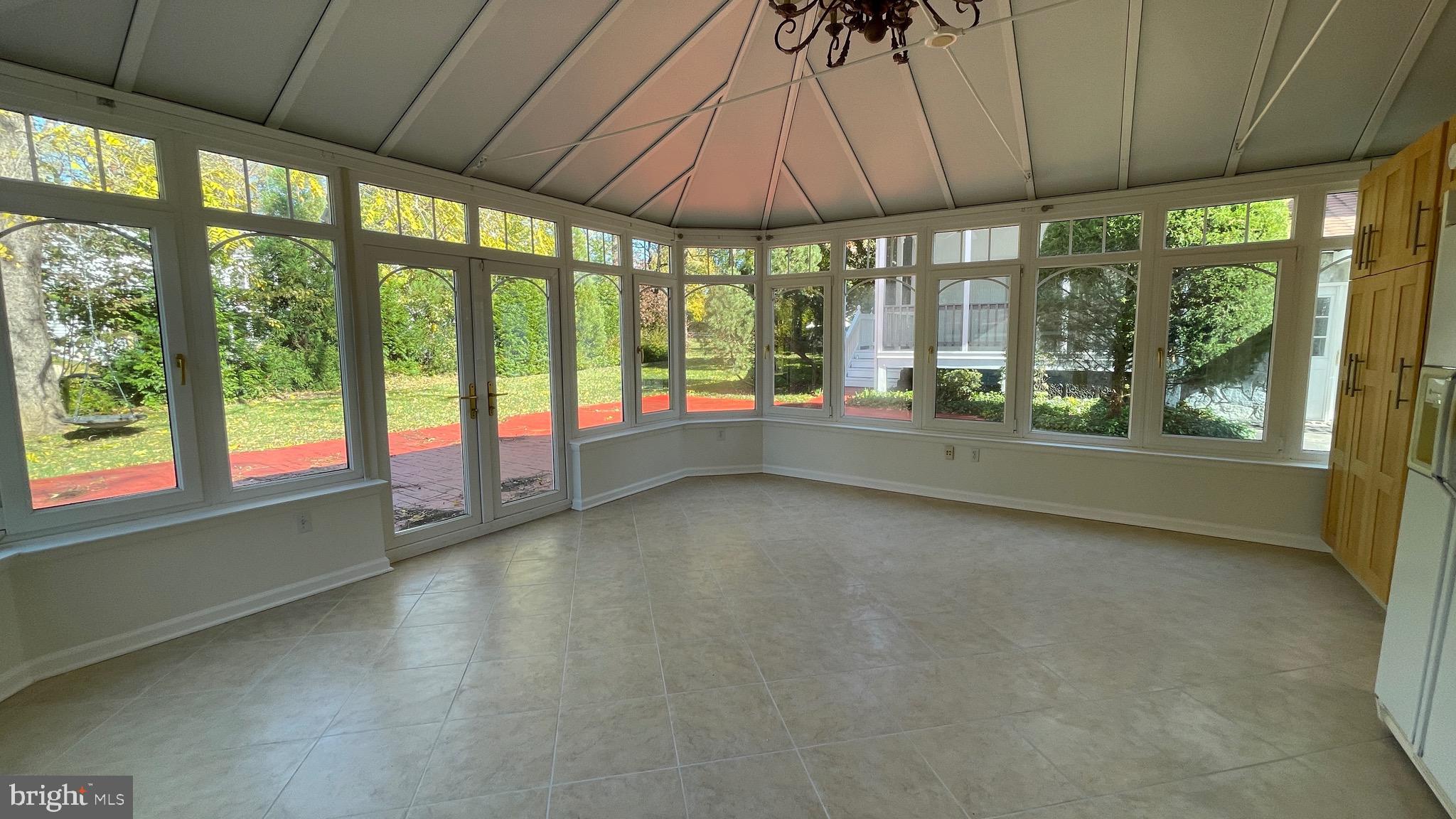 GRAYS OAKTON - Residential Lease