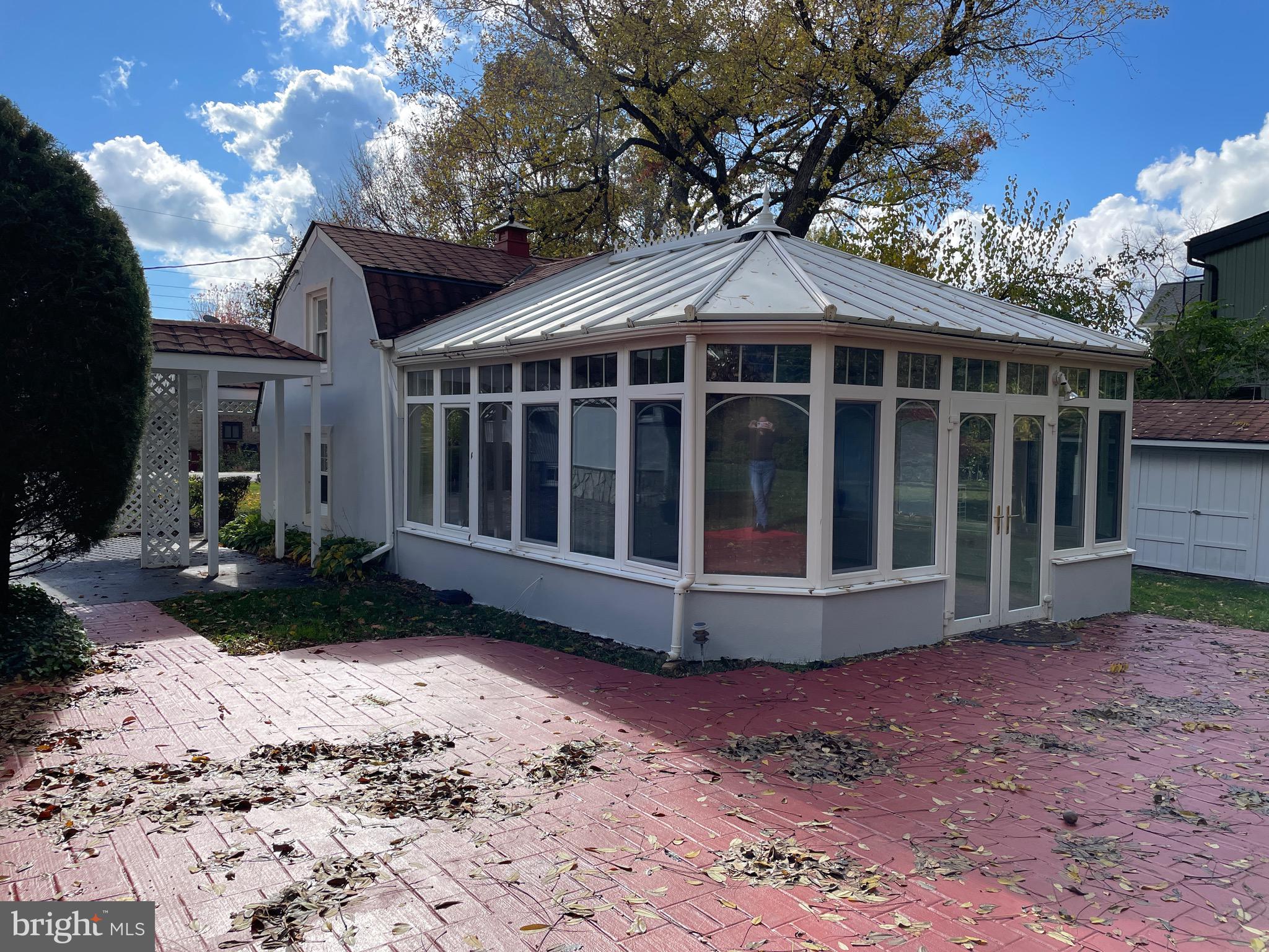 GRAYS OAKTON - Residential Lease