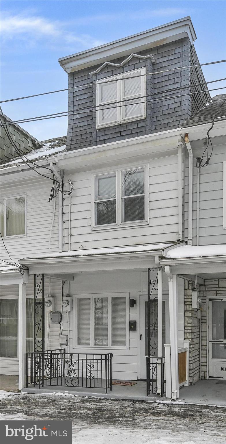 1018 E CENTRE STREET