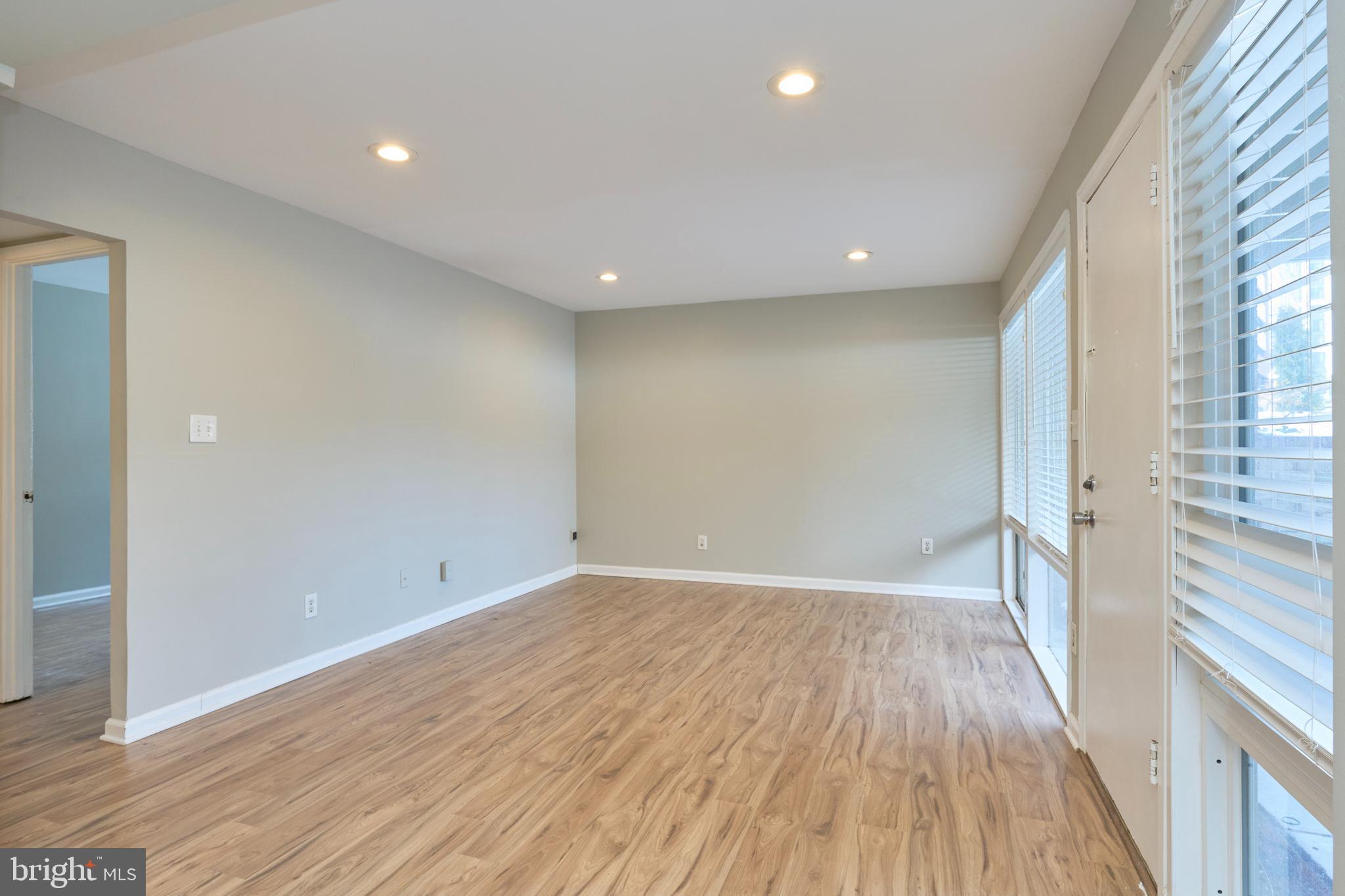 FALLS PLAZA - Residential