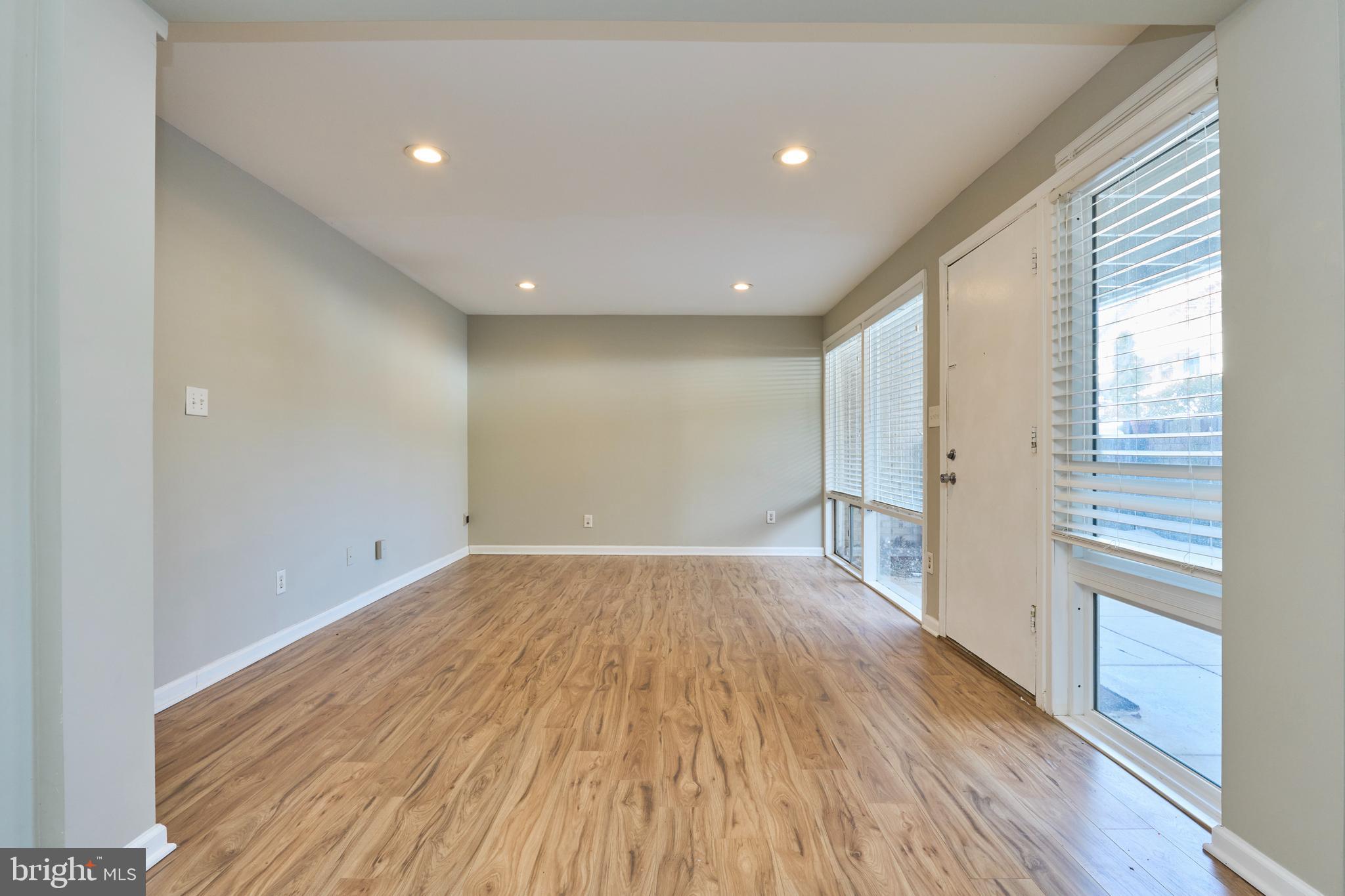 FALLS PLAZA - Residential