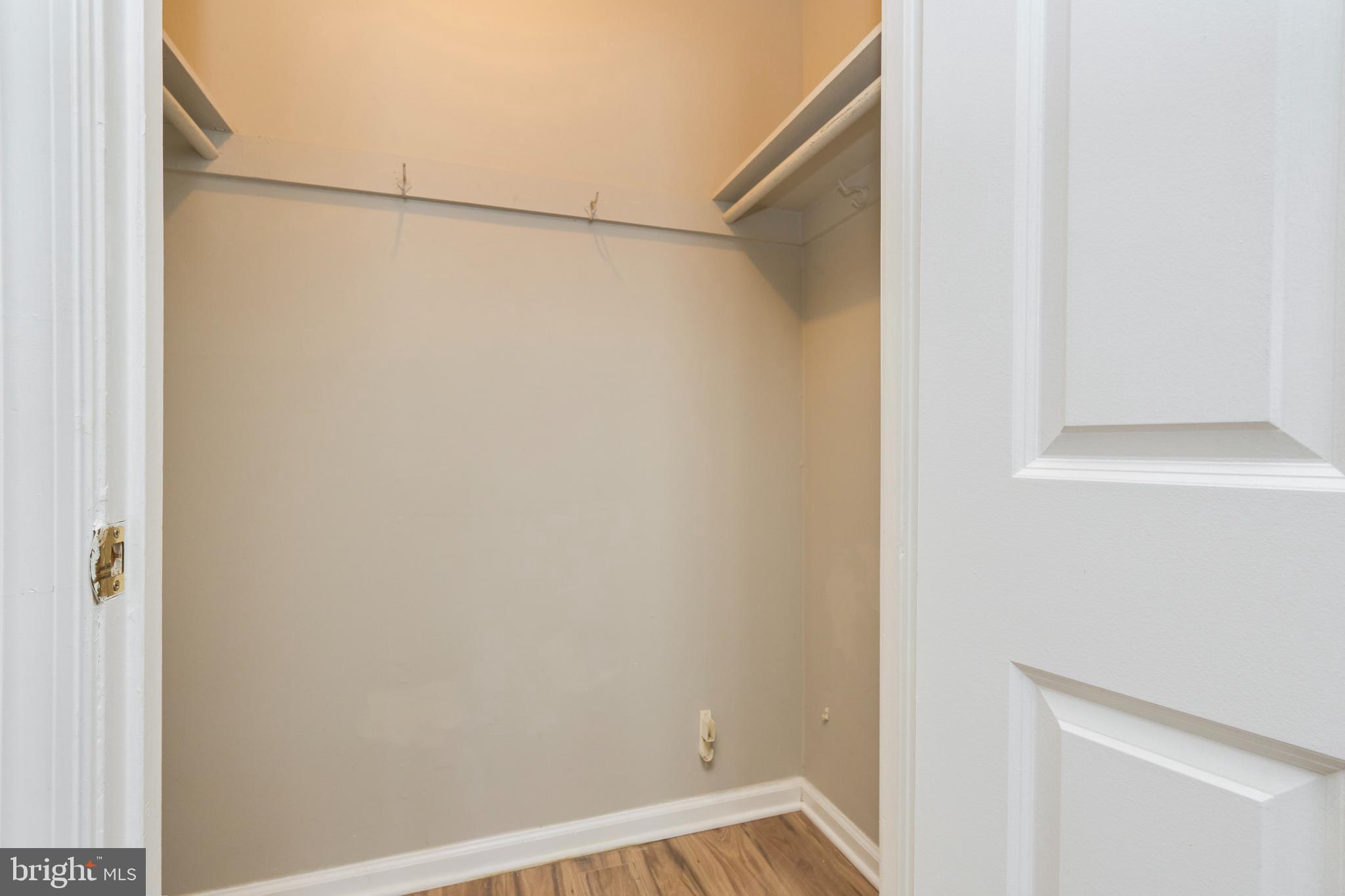 FALLS PLAZA - Residential