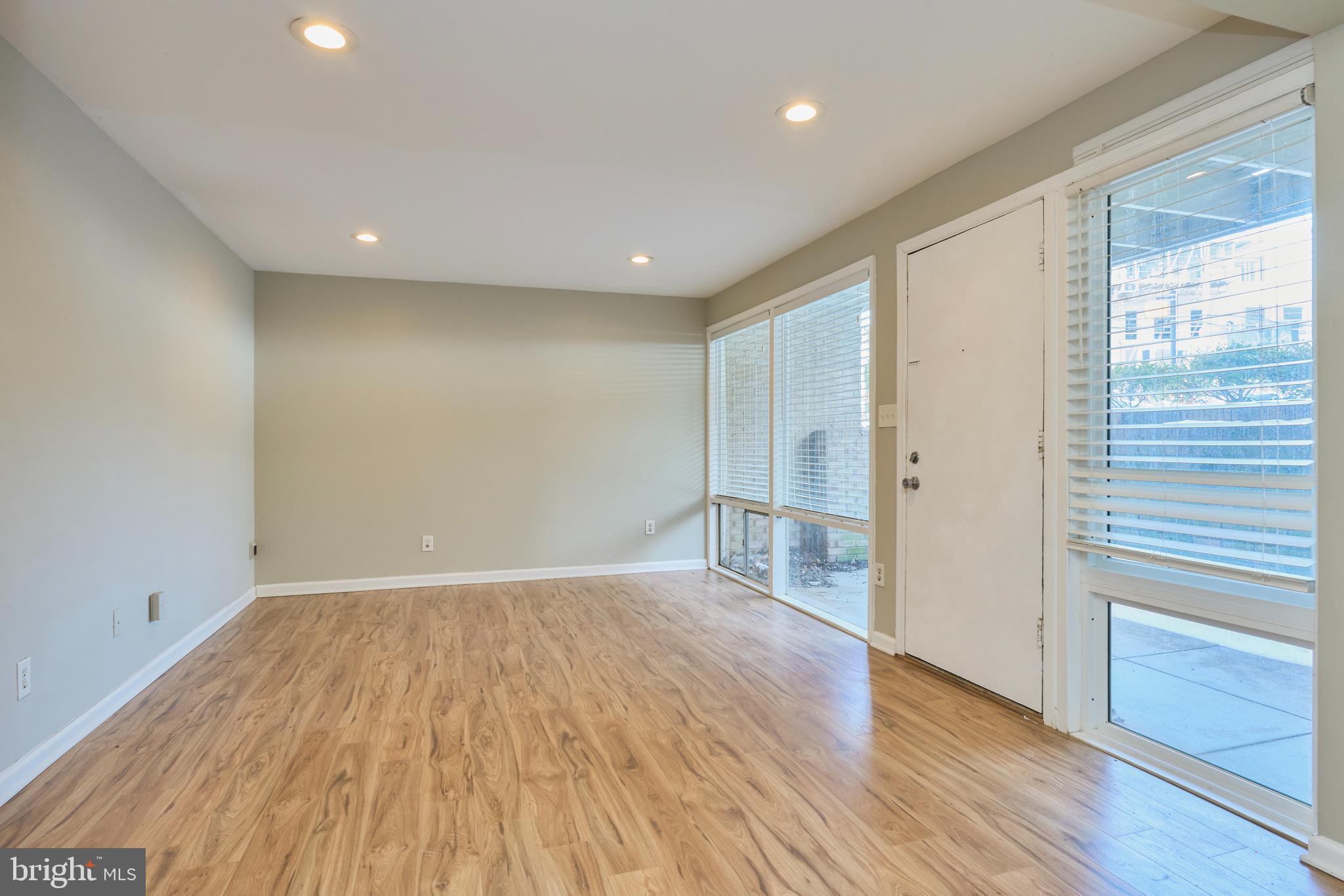 FALLS PLAZA - Residential