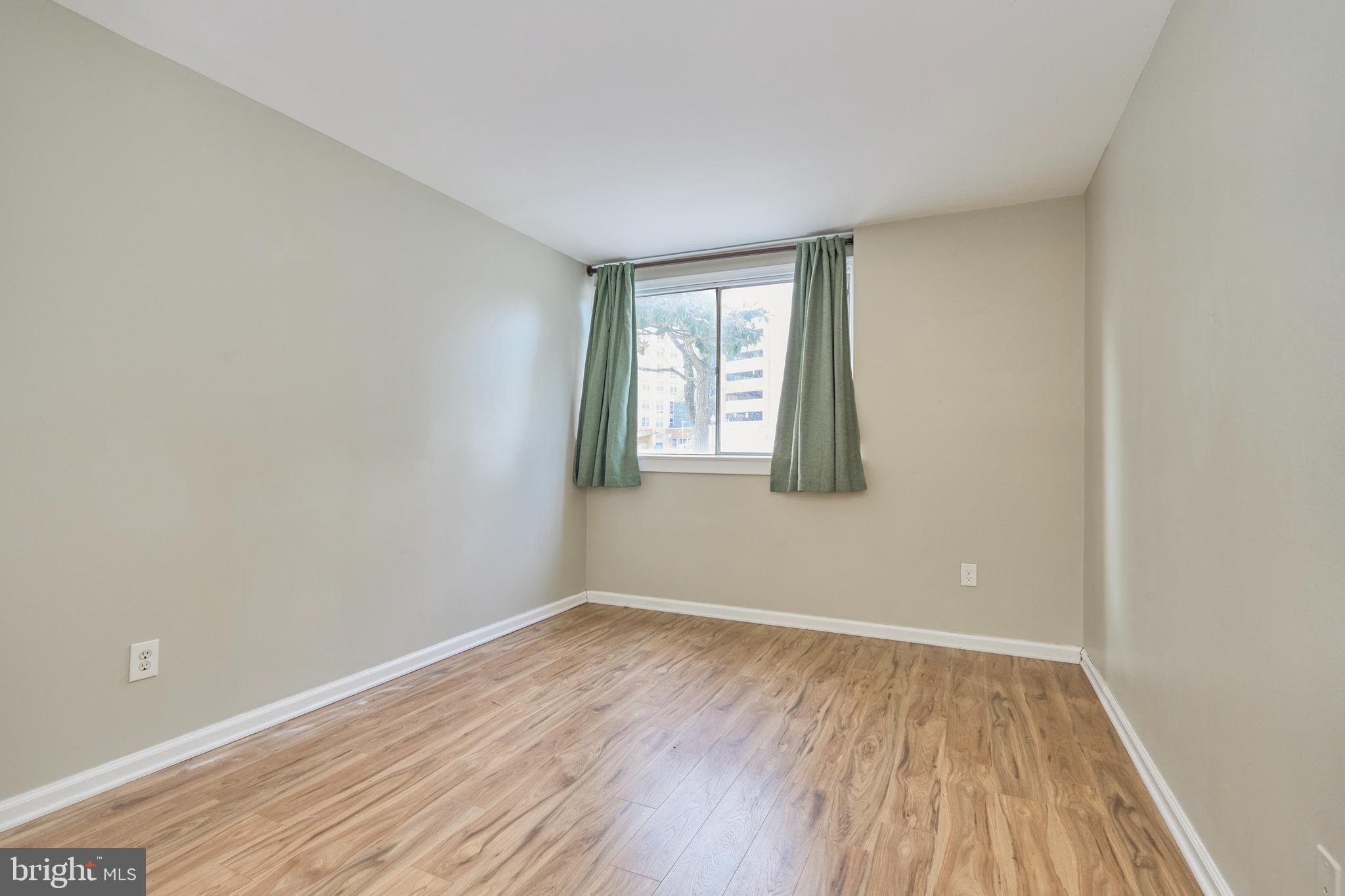 FALLS PLAZA - Residential