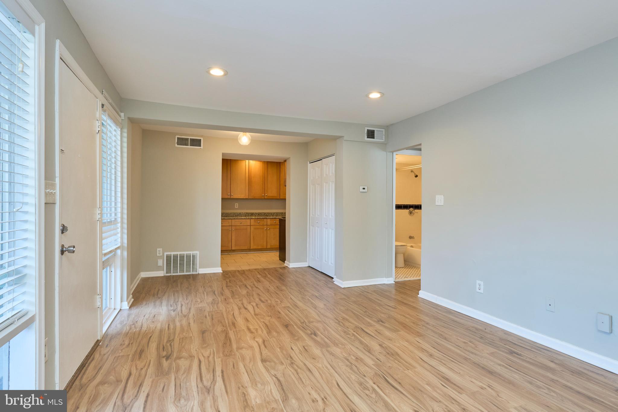 FALLS PLAZA - Residential