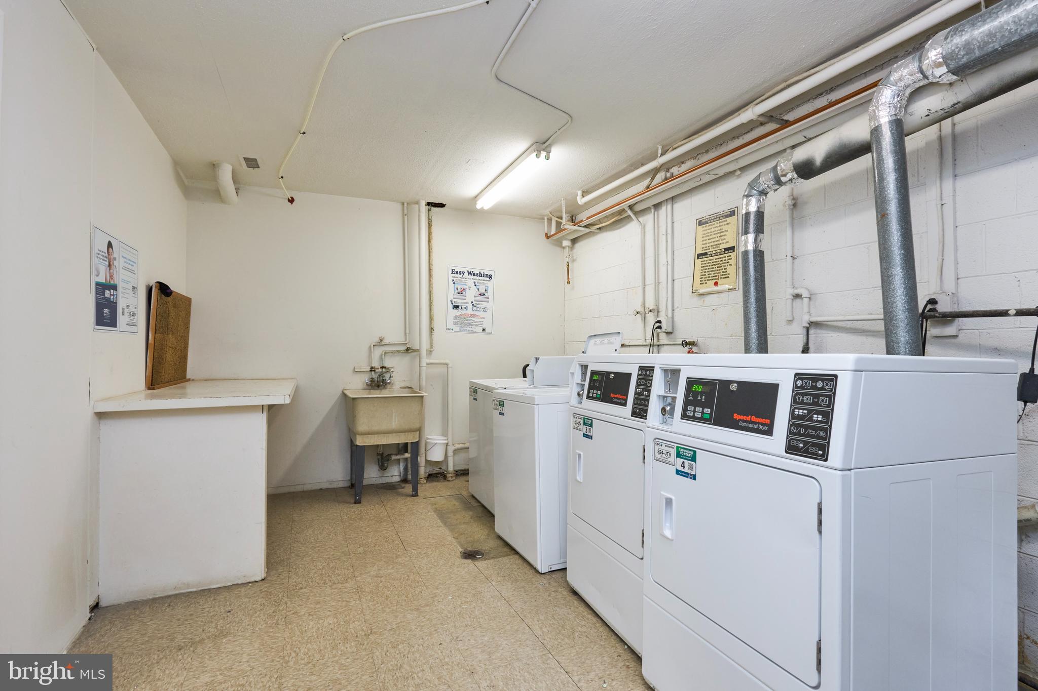 FALLS PLAZA - Residential