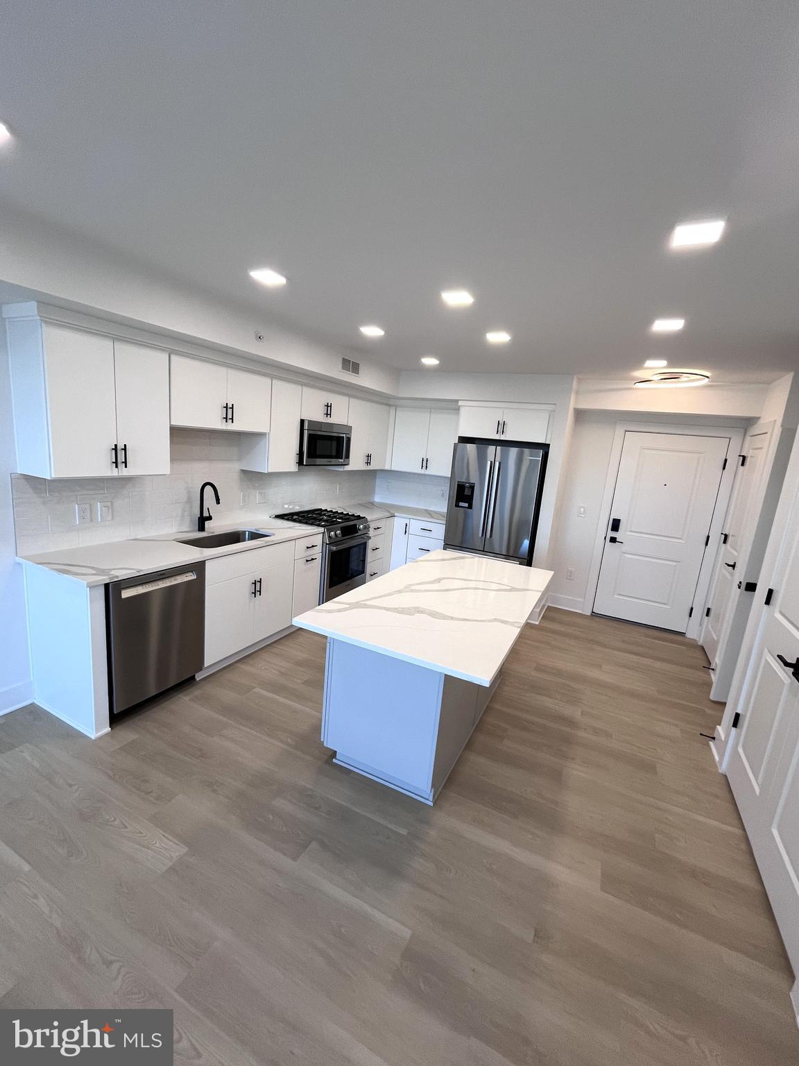 701 N HENRY STREET 506