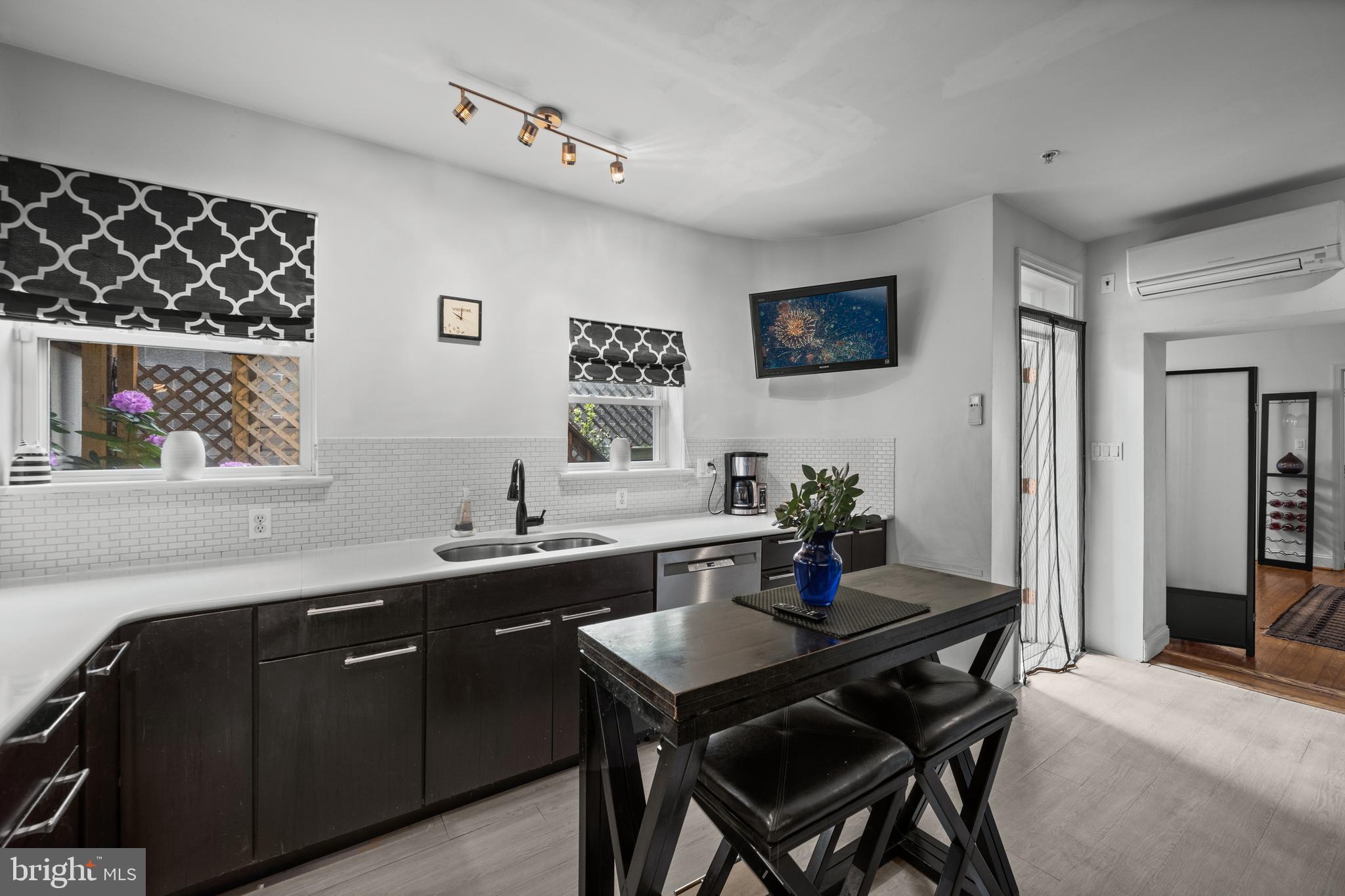 LITTLE ITALY - Residential Income