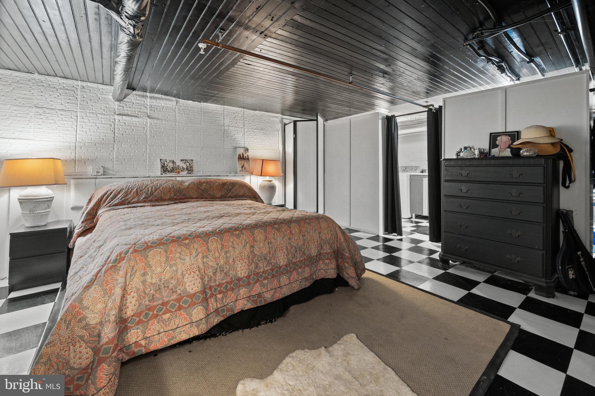 LITTLE ITALY - Residential Income