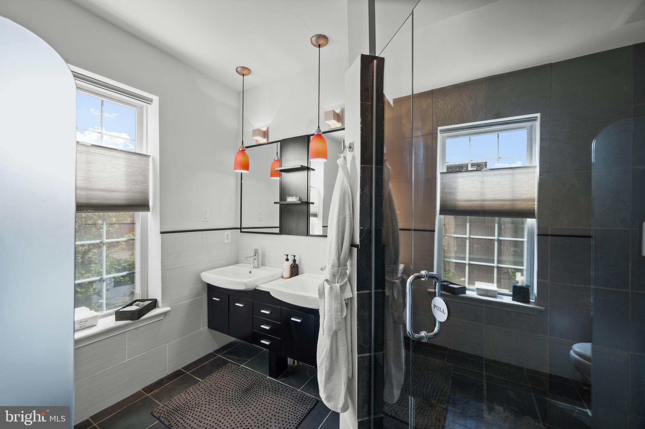 LITTLE ITALY - Residential Income