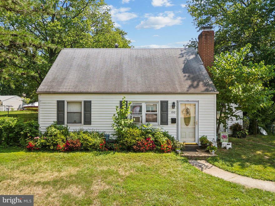 Time to invest in your future. This corner lot home offers plenty of opportunity to customize to your liking. Off-street parking and fenced-in rear yard. Contact us ASAP for an appointment to view 100 Courtney Dr Manassas Park VA 20111 and jump on this opportunity.