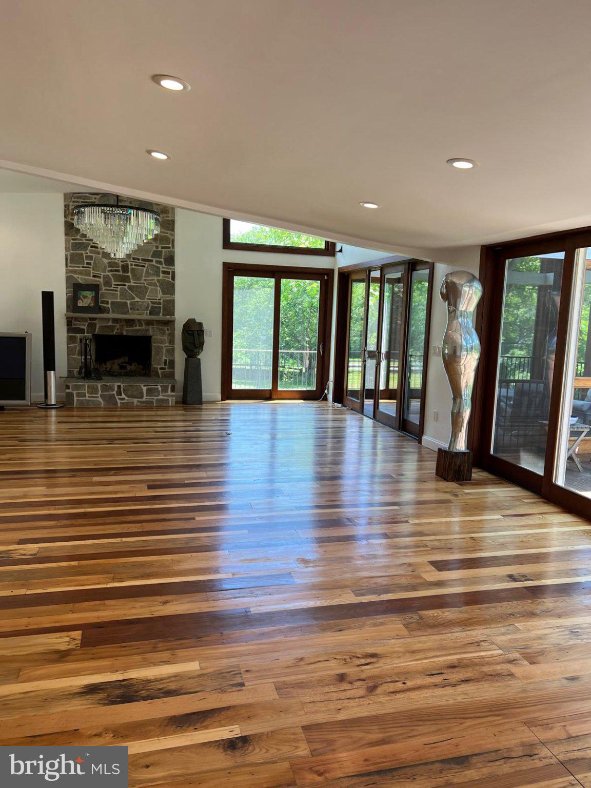POTOMAC OUTSIDE - Residential