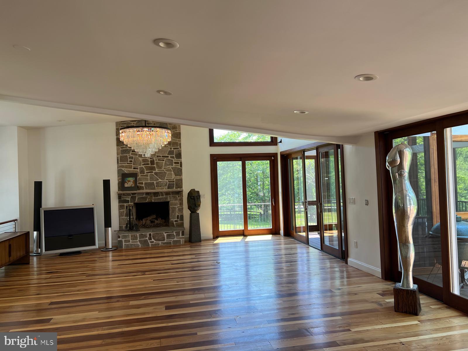 POTOMAC OUTSIDE - Residential