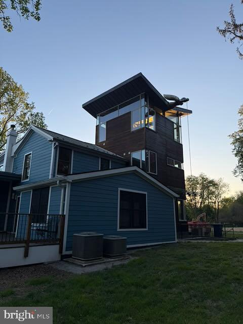 POTOMAC OUTSIDE - Residential