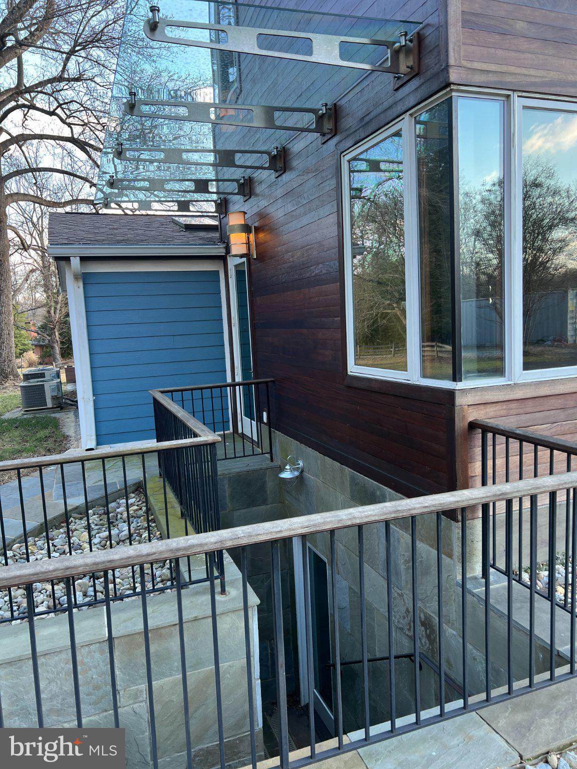 POTOMAC OUTSIDE - Residential