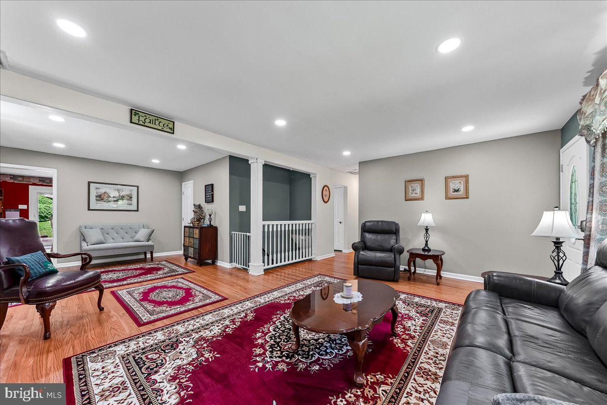 207 WALTER DRIVE
