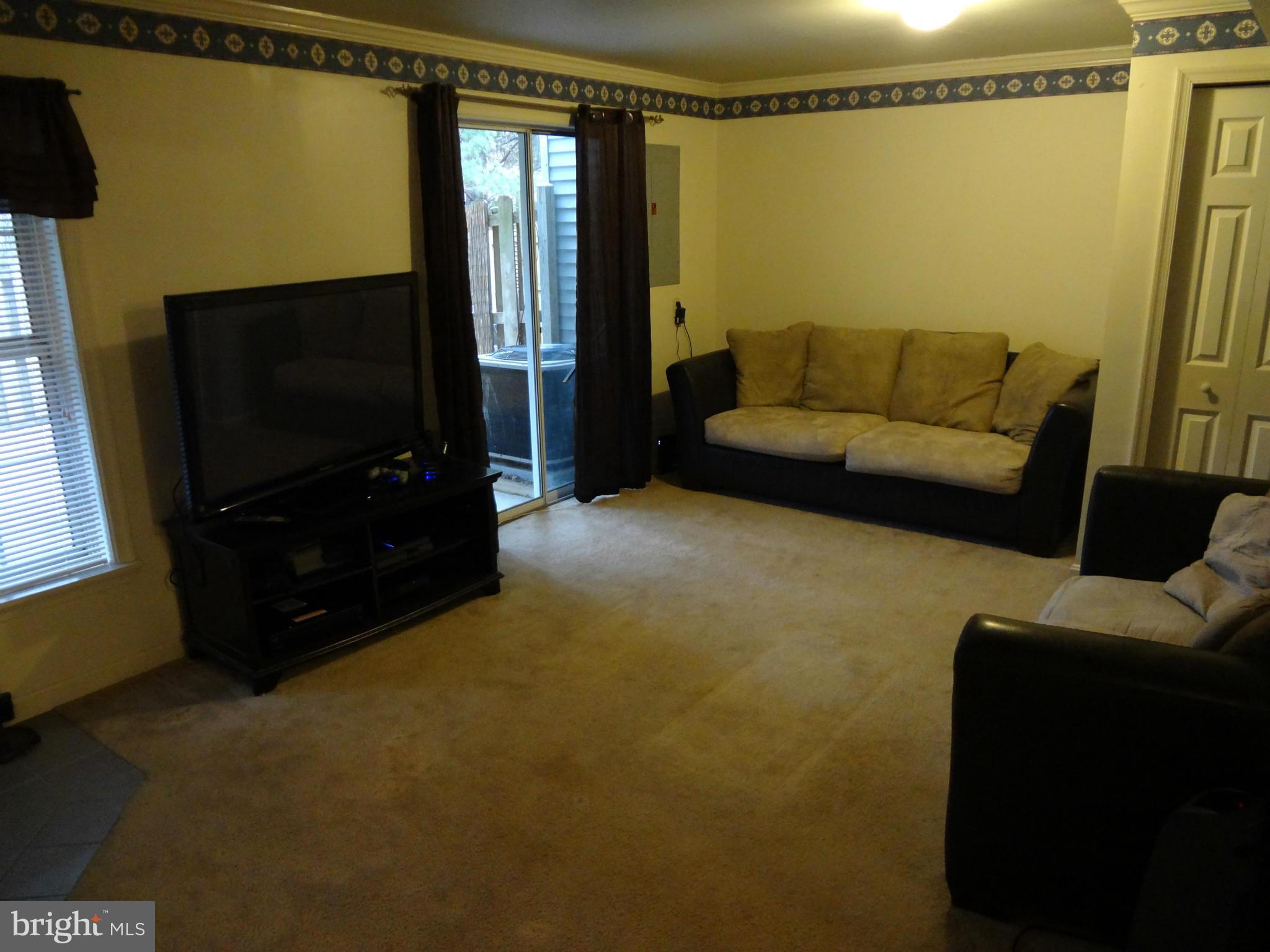 TALL OAKS TOWNHOUSES - Residential Lease