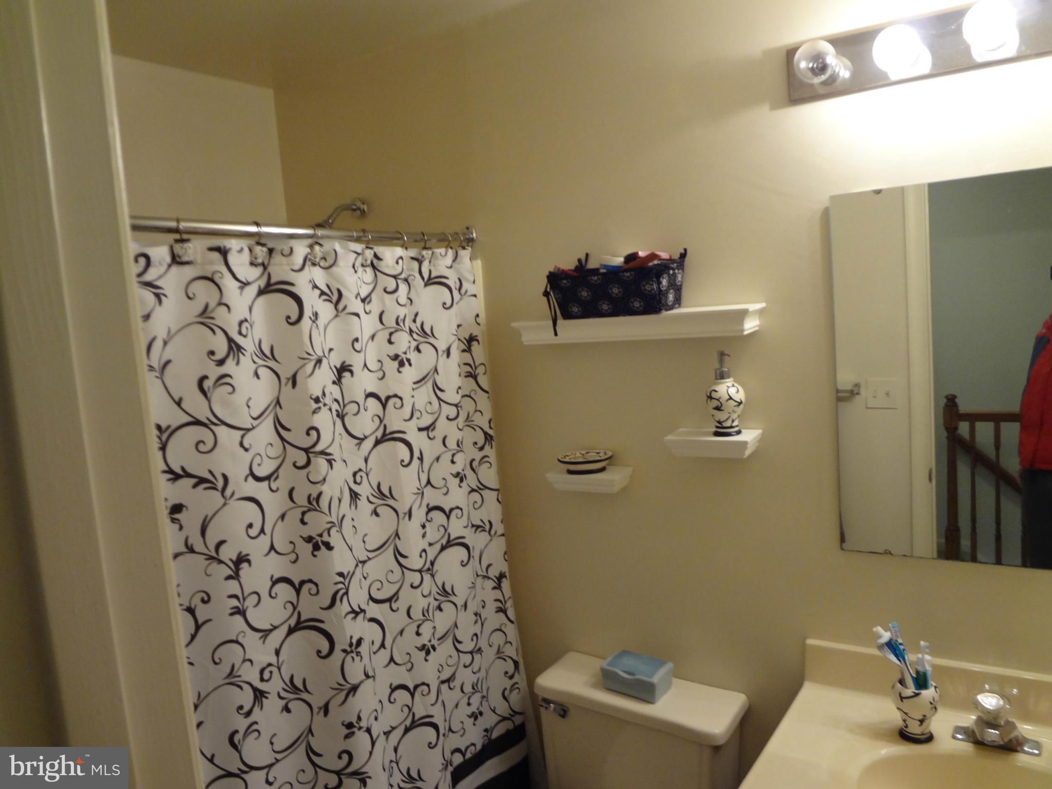 TALL OAKS TOWNHOUSES - Residential Lease