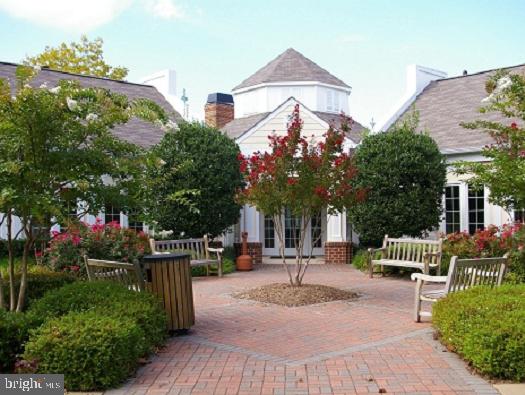 UNIVERSITY CENTER - Residential