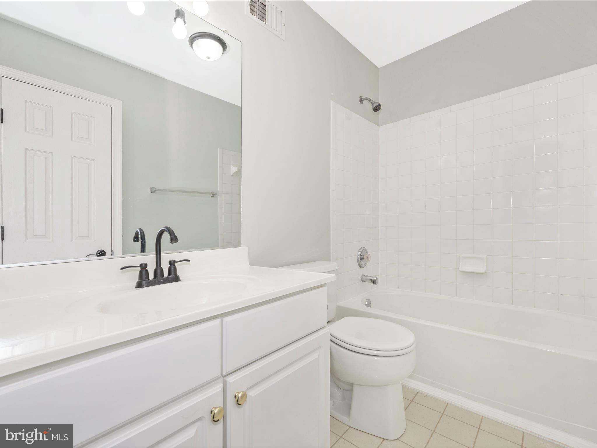 UNIVERSITY CENTER - Residential