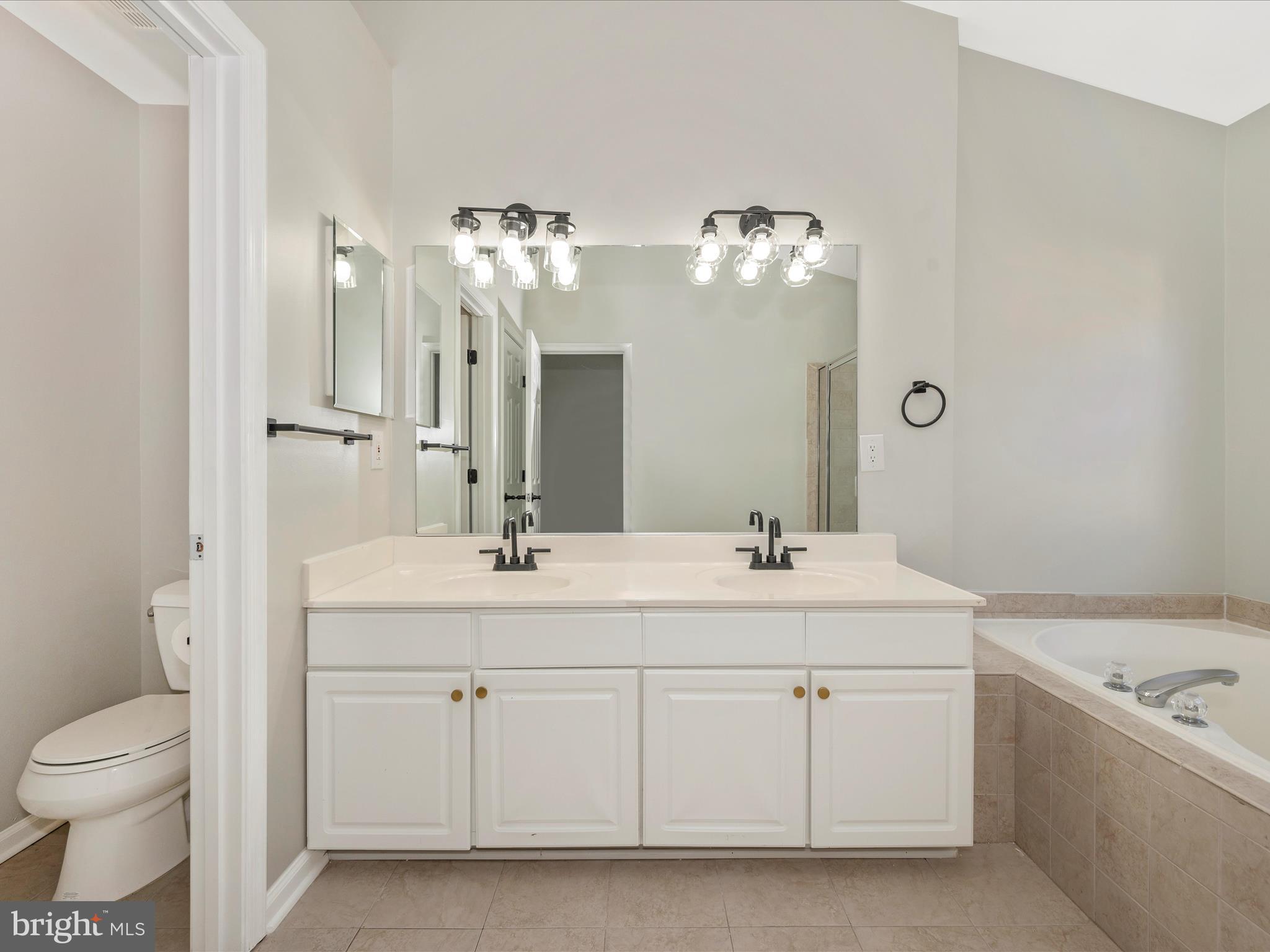 UNIVERSITY CENTER - Residential