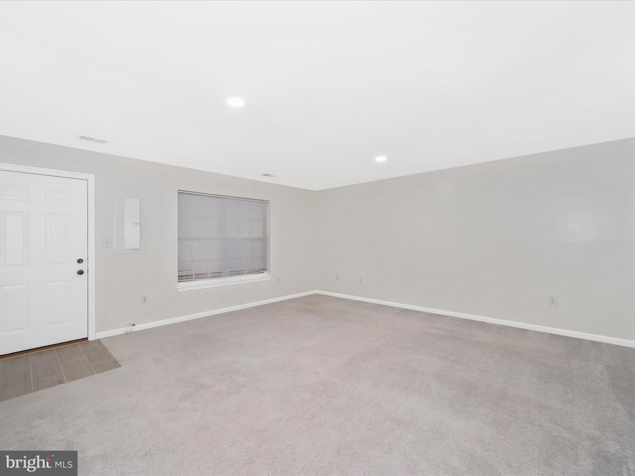 UNIVERSITY CENTER - Residential