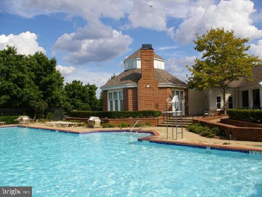 UNIVERSITY CENTER - Residential