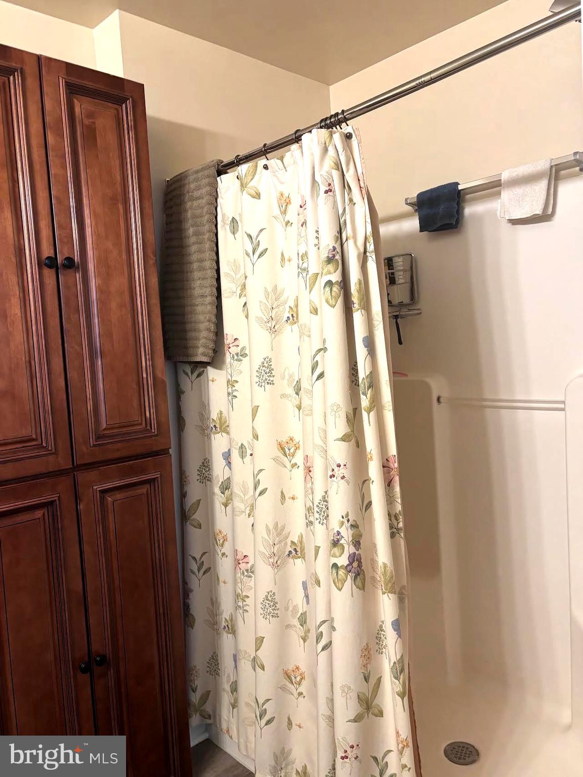 THE PINNACLE - Residential