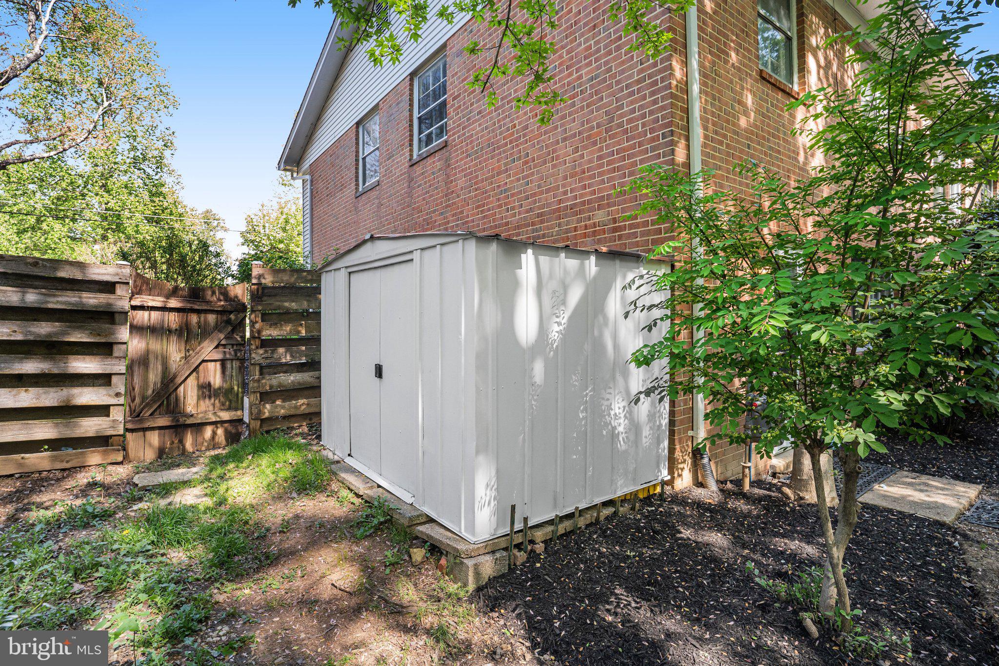 MOSBY WOODS - Residential