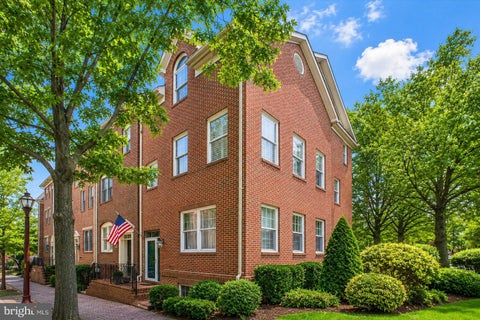 Townhouse For Rent - 1328 N Cleveland Street<br/> Arlington County, ARLINGTON, VA 22201