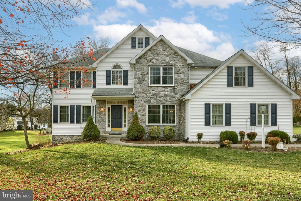 Photo of 152 Silver Drive, Elizabethtown, PA 17022 (MLS # PALA2043484)