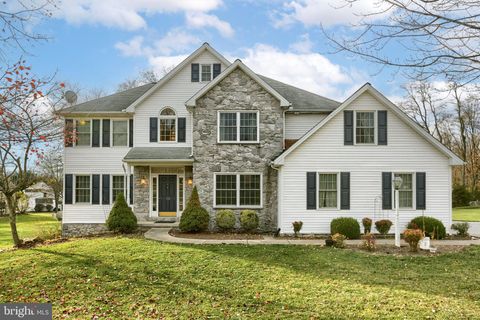 Photo of 152 Silver Drive, Elizabethtown, PA 17022 (MLS # PALA2043484)